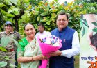 CM धामी ने एक पेड़ मां के नाम अभियान के अन्तर्गत अपनी माताजी के साथ किया पौधारोपण
