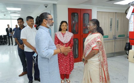 राष्ट्रपति गंगाराम अस्पताल पहुंचकर इलाजरत शिबू सोरेन का जाना हालचाल