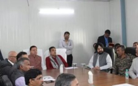 कर्णप्रयाग भूस्खलन: होटल और घरों में घुसा मलबा, टैक्सी दबने से मची अफरा-तफरी, लोग जान बचाकर भागे