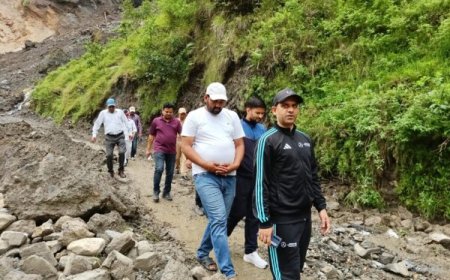 डीएम आशीष भटगाईं ने परखी कपकोट में आपदा प्रबंधन की मुस्तैदी, सुबह-सुबह किया औचक निरीक्षण, अधिकारियों को दिए सख्त निर्देश, भूस्खलन प्रभावित क्षेत्र का भी किया दौरा