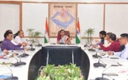 बरसात से बाधित सड़कें, प्राथमिकता पर खोल रहा जिला प्रशासन