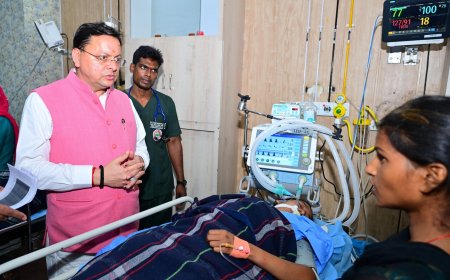 जिला चिकित्सालय एवं एम्स ऋषिकेश पहुंचकर CM धामी ने मनसा देवी मंदिर मार्ग पर हुए हादसे में घायल श्रद्धालुओं का जाना हालचाल