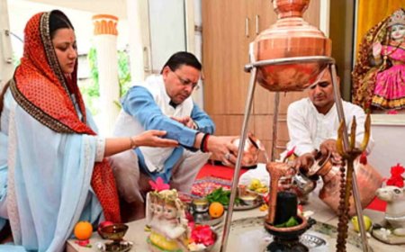 सावन सोमवार: शिव भक्तों का उमड़ा जनसैलाब, मंदिरों में गूंजे जयकारे, सीएम धामी ने पत्नी संग किया जलाभिषेक