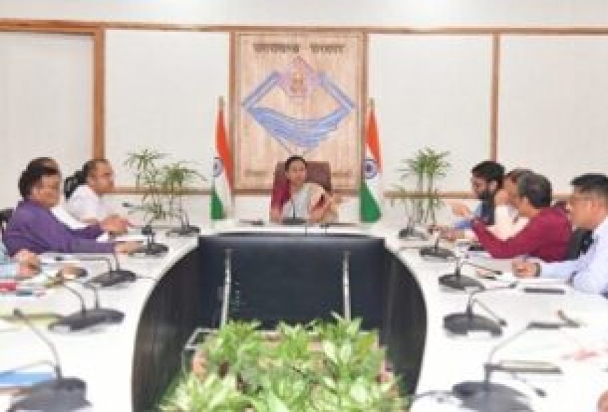 बरसात से बाधित सड़कें, प्राथमिकता पर खोल रहा जिला प्रशासन