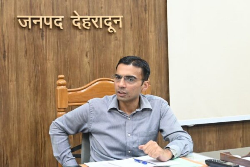 एक्शन में डीएम सविन बंसल, बुर्जुग को सताने वाले कानूनगो को किया निलंबित