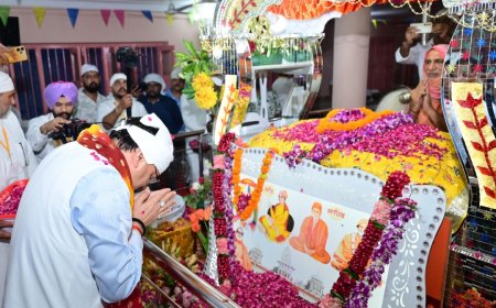 सीएम धामी ने सप्तसरोवर स्थित आश्रम में निर्वाण दिवस समारोह में लिया हिस्सा