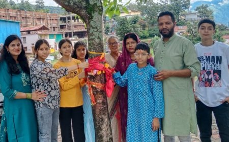 पर्यावरण सरंक्षण : पेड़ों पर बांधे रक्षा सूत्र