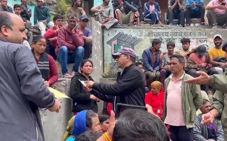 धराली आपदा पीड़ितों को मिली राहत, 5-5 लाख की सहायता राशि के चेक वितरित