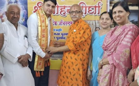 उरई में श्रीमती संध्या पुरवार के आवास पर ‘श्री मोहन दीर्घा’ लगाई गई : दुर्लभ शंख, राजपूताना शैली, उड़िया शैली व बुन्देली कलम की पेंटिंग की गई प्रदर्शित