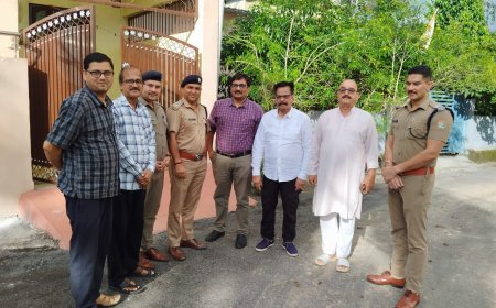 देहरादून पुलिस ने शुरू की वरिष्ठ नागरिकों से संवाद की अभिनव पहल : द्रोण वाटिका कालोनी में सीओ मसूरी व इंस्पेक्टर राजपुर ने जाना हालचाल