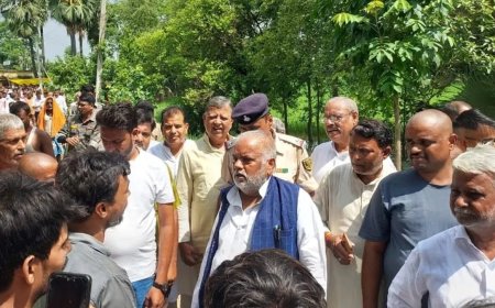 मंत्री और विधायक पर हमला, 01 किलोमीटर तक तक भागकर बचाई जान, बॉडीगार्ड सहित कई लोग घायल