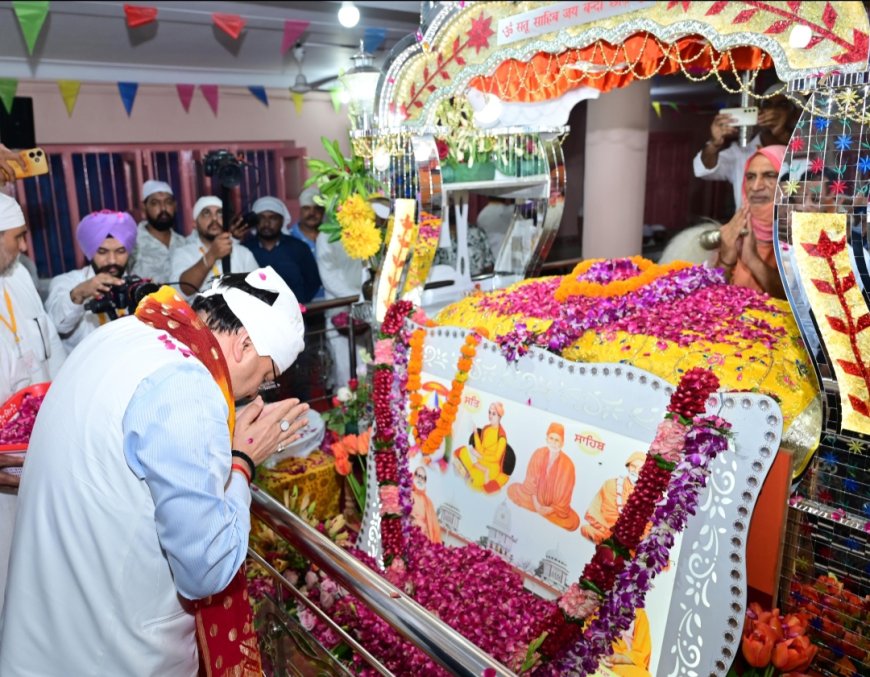 सीएम धामी ने सप्तसरोवर स्थित आश्रम में निर्वाण दिवस समारोह में लिया हिस्सा