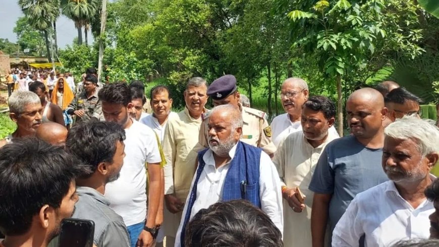 मंत्री और विधायक पर हमला, 01 किलोमीटर तक तक भागकर बचाई जान, बॉडीगार्ड सहित कई लोग घायल