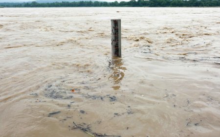 भारी बारिश से एक बार फिर उफान पर यमुना नदी, आगरा के 35 गांवों में बाढ़ का खतरा