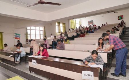 एसजीआरआर विश्वविद्यालय में 34 विषयों के लिए हुई पी.एच.डी प्रवेश परीक्षा, देश के विभिन्न राज्यों से आए छात्र-छात्राओं ने किया प्रतिभाग