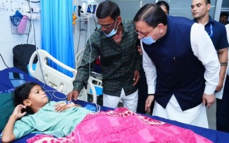 CM धामी ने दून मेडिकल कॉलेज का किया निरीक्षण, मरीजों से जाना हाल