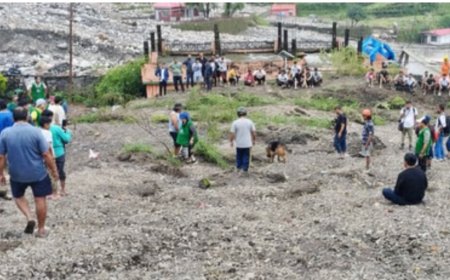 देहरादून आपदा: मलबे में दबे गांव का मंजर देख फूट पड़ा ग्रामीणों का दर्द