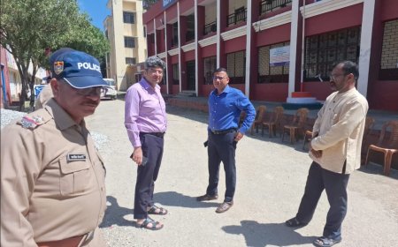 डीएम और एसपी ने किया परीक्षा केंद्रों का संयुक्त निरीक्षण, परीक्षा केंद्रों के बाहर 200 मीटर की परिधि में धारा 163 लागू, सुरक्षा चाक-चौबंद