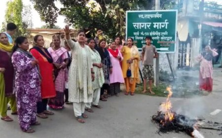 प्रदेश महामंत्री गीता सिंह के नेतृत्व में महिला कांग्रेस ने प्रदर्शन कर फूंका सरकार पुतला