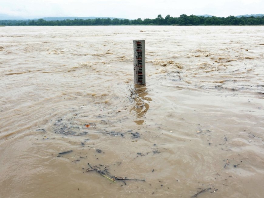 भारी बारिश से एक बार फिर उफान पर यमुना नदी, आगरा के 35 गांवों में बाढ़ का खतरा