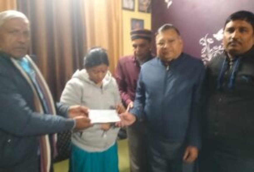 क्लेक्ट्रेट में सोमवार को लगा जनता दरबार, सुनी 125 लोगों की समस्याएं
