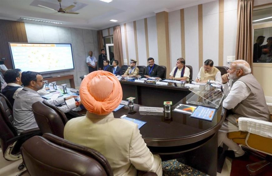 आपदाग्रस्त उत्तराखंड पहुंचे PM नरेंद्र मोदी, 1200 करोड़ के राहत पैकेज का ऐलान