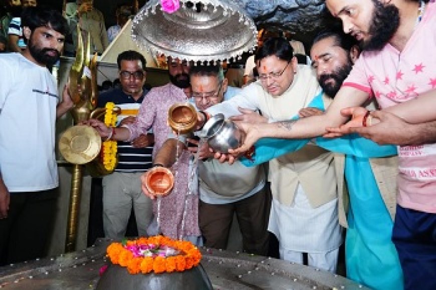 मुख्यमंत्री श्री पुष्कर सिंह धामी ने गुरुवार को टपकेश्वर महादेव मंदिर क्षेत्र में अतिवृष्टि से प्रभावित स्थल का निरीक्षण किया