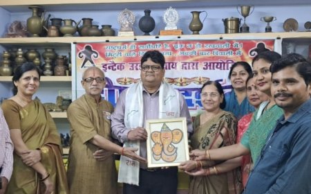 दीपों की अद्भुत दुनिया : उरई में श्रीमती संध्या पुरवार के आवास पर सजी अनोखी दीप प्रदर्शनी