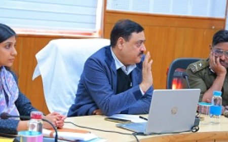 राज्य स्थापना दिवस की तैयारियों की समीक्षा के साथ मंडल आयुक्त ने दिए प्रचार प्रसार के निर्देश