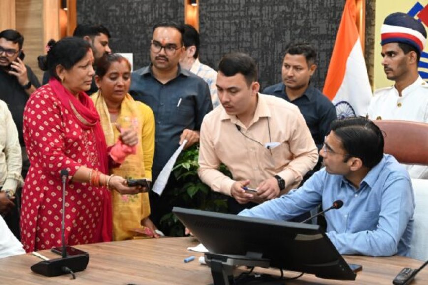 अपनी मां, परिजन, समस्त मौहल्ले वालों का जीना दुभर करने वाले दिव्यकांत लखेडा के विरूद्ध गुंडा एक्ट संस्थित, फास्ट्रेक कर हो सकता है जिले से बदर। मौहल्ले वासियों संग स्वयं पीडित मां भी पहुंची डीएम दरबार