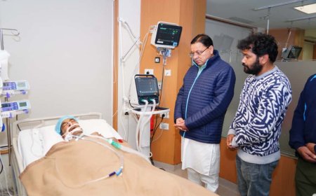 CM धामी ने मैक्स हॉस्पिटल में उपचाराधीन हिम्मत सिंह से की मुलाकात