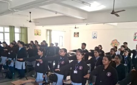 श्री गुरु राम राय विश्वविद्यालय में संविधान दिवस पर छात्रों ने ली संवैधानिक मूल्यों की शपथ