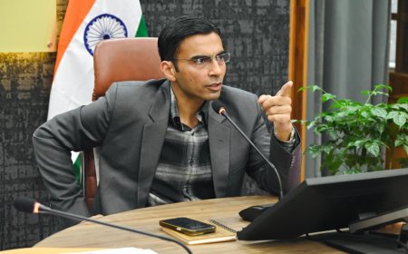 देवभूमि सीएससी सेंटर पर जिला प्रशासन ने जड़ा ताला; निरीक्षण के दौरान पाई गई अनियमियता