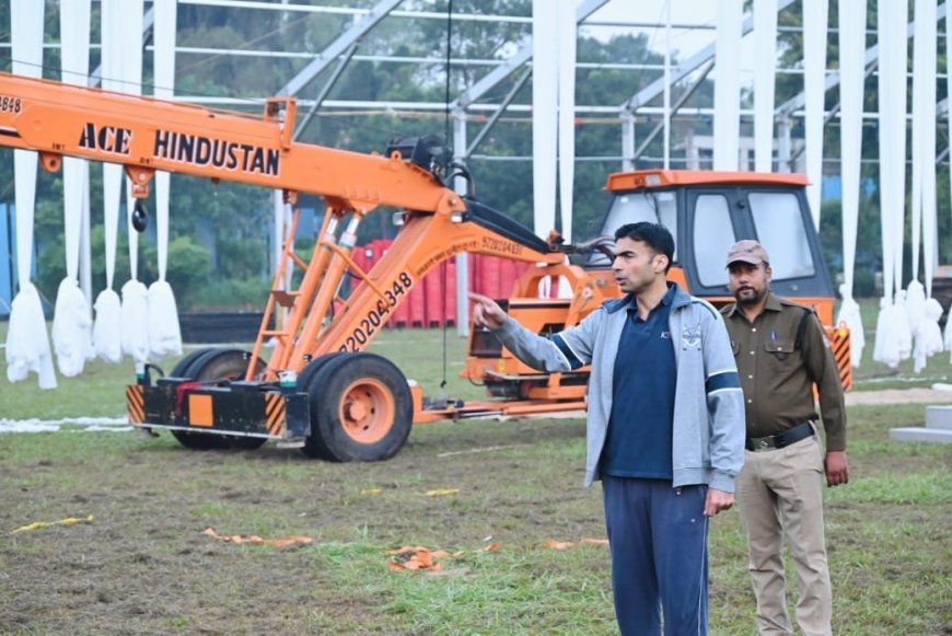 प्रधानमंत्री के कार्यक्रम की तैयारियों का जायजा लेने सुबह 5:30 बजे कार्यक्रम स्थल एफआरआई पहुंचे डीएम सविन बंसल