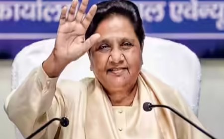 बीएसपी सुप्रीमो मायावती ने भारत रत्न बाबा साहेब डॉ. भीमराव अम्बेडकर के 69वें महापरिनिर्वाण दिवस पर श्रद्धांजलि दी