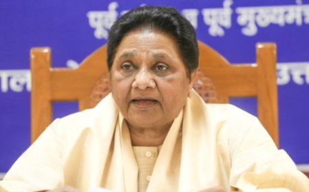 गरीबी-बेरोजगारी से मुक्ति का रास्ता संविधान से ही: मायावती