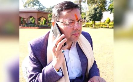 CM धामी ने भालू हमले के पीड़ितों से की बातचीत, साहसी छात्राओं दिव्या व दीपिका की बहादुरी को बताया गर्व का विषय