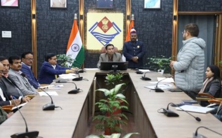 ग्रीन बिल्डिंग की सुस्त रफ्तार पर भड़के डीएम सविन बंसल, अधिकारियों को लगाई फटकार