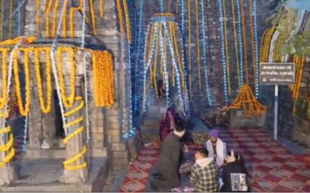 उत्तराखंड का आदिबदरी मंदिर दो क्विंटल गेंदे के फूलों से सजा, कल खुलेंगे कपाट..