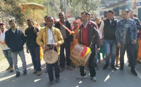 छिमटा के राज रुडियों ने कांसुवा के कुंवरों को सौंपी मनौती की छतोली