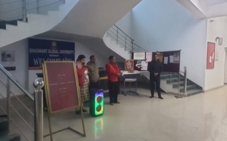 भगवंत ग्लोबल यूनिवर्सिटी कोटद्वार में बसन्त पंचमी के उपलक्ष्य में सरस्वती पूजन व सुभाष जयंती के अवसर पर नेता जी का भावपूर्ण स्मरण किया