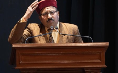 डा अशोक मिश्रा ‘क्षितिज’ : ‘देवभूमि उत्तराखंड मेरी जान है -मेरी वीर भूमि स्वर्ग से महान’ जैसे भावपूर्ण गीत के रचयिता के गीतों से राज्यपाल सहित सभी हुए मंत्रमुग्ध