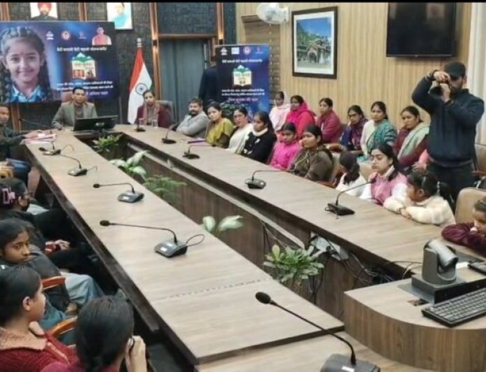 देहरादून के जिलाधिकारी सविन बंसल ने ‘प्रोजेक्ट नंदा-सुनंदा’ के तहत आर्थिक रूप से कमजोर और अनाथ बालिकाओं को शिक्षा के लिए वित्तीय सहायता प्रदान की है