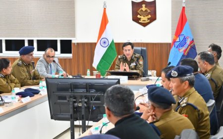 डीजीपी उत्तराखंड की अपराध और कानून व्यवस्था पर हाई-लेवल समीक्षा बैठक, गंभीर आपराधिक घटनाओं में लापरवाही बरतने वाले पुलिस कर्मियों के विरुद्ध सख़्त कार्यवाही, 03 उपनिरीक्षक सस्पेंड