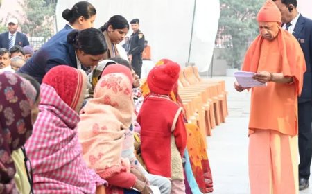 महाशिवरात्रि पर अनुष्ठान के बीच गोरखपुर में सीएम योगी का जनता दर्शन: बोले- चिंता मत करें, हर समस्या का होगा समाधान