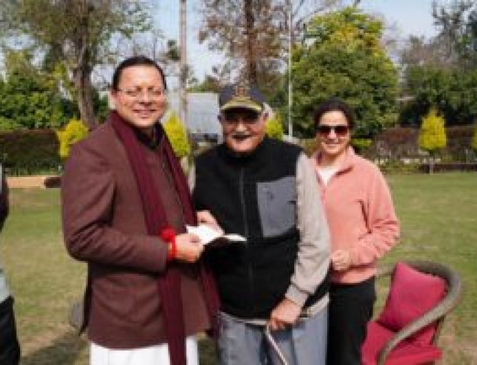 मानवता की मिसाल: रिटायर्ड ब्रिगेडियर हरीश चंद्र जोशी ने मुख्यमंत्री राहत कोष में दिए 10 लाख रुपये