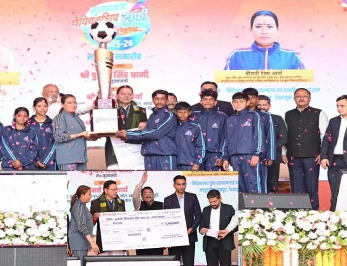 सीएम धामी ने देहरादून को सौंपी मुख्यमंत्री चैम्पियनशिप ट्रॉफी