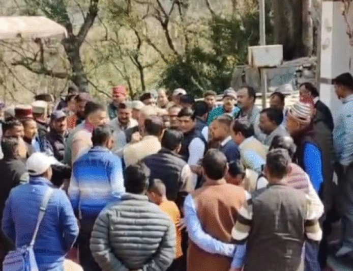 नंदादेवी राजजात के आयोजन को लेकर कुलसारी काली मंदिर में हुई बैठक में बढा विवाद