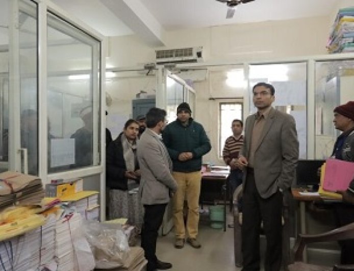 डीएम ने पकड़ा कूटरचित दस्तावेज से भूमि क्रय-विक्रय मामला; बिल्डर्स क्रेता-विक्रेता पर संगीन धाराओं में मुकदमा दर्ज