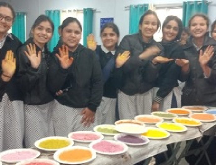 SPECS ने किया DWT कॉलेज में प्राकृतिक रंग निर्माण कार्यशाला का आयोजन